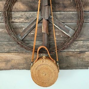 Round straw crossbody
